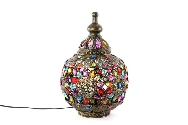 Bakarna lampa sa perlicama u boji