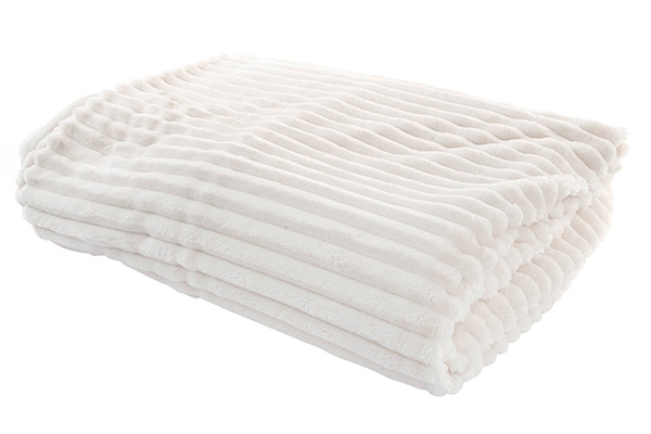 Blanket polyester 130x170 300 gsm. wavy white