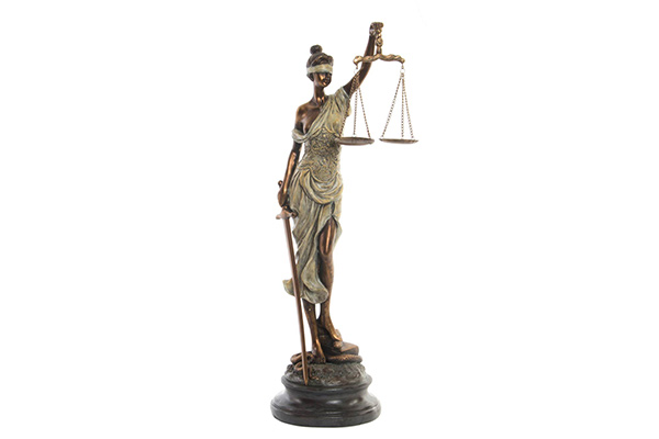 Figure resin 16x15x54 lady of justice aged white