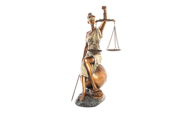 Figure resin 17x15x35 lady of justice aged