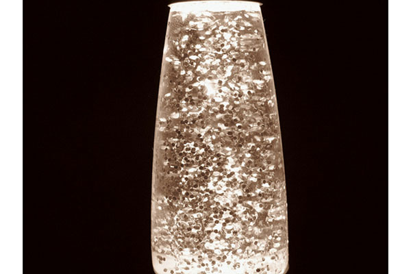 Lampa lava silver sa šljokicama 42 cm