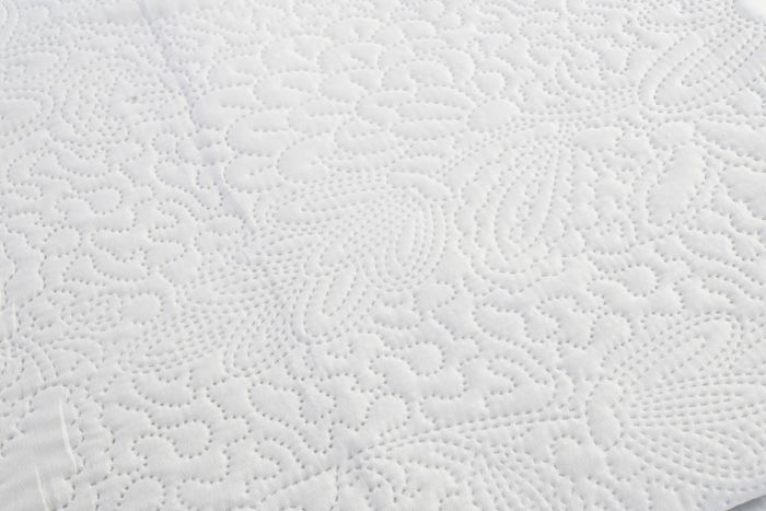 Quilt polyester 240x260 285 gsm. white