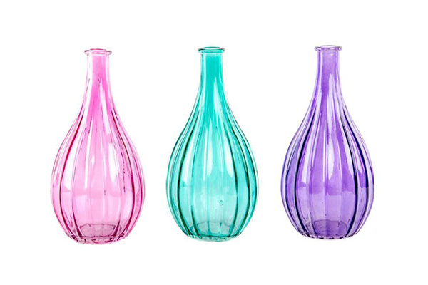 Staklena vaza u tri boje