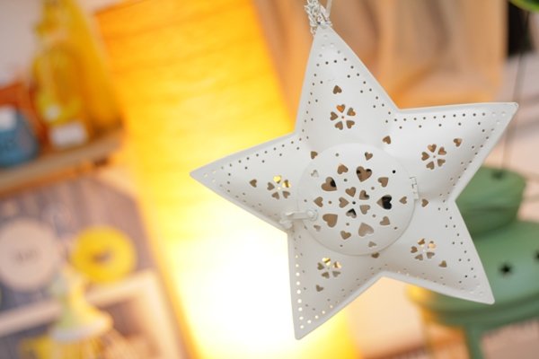 Viseća dekoracija metalna zvezda sa svećnjakom