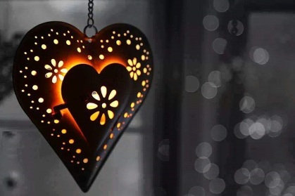 Viseća dekoracija metalno srce sa svećnjakom